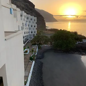 https://playa-chica-beach-1.tenerifehoteles.net